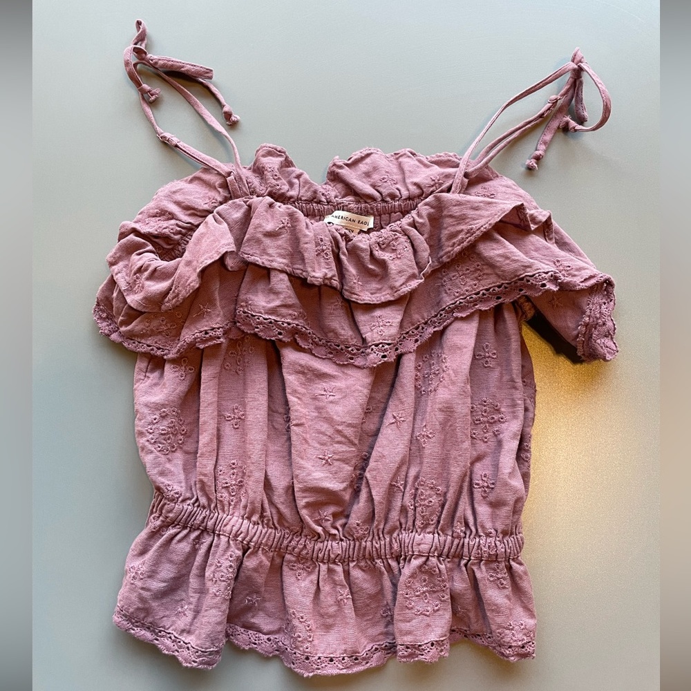 Cute AE crop top! Size small, spaghetti straps, pretty mauve/purple color🩷